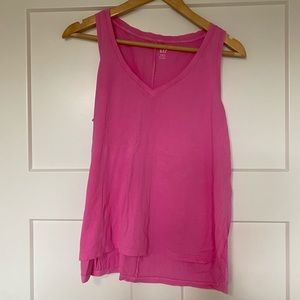 Gap | pink v-neck tank top | vintage wash | size M petite | women’s